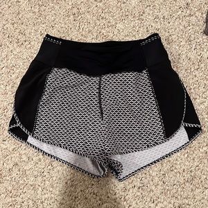 LULULEMON Pattern Shorts